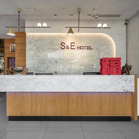 S&E Hotel Tainan Extérieur photo