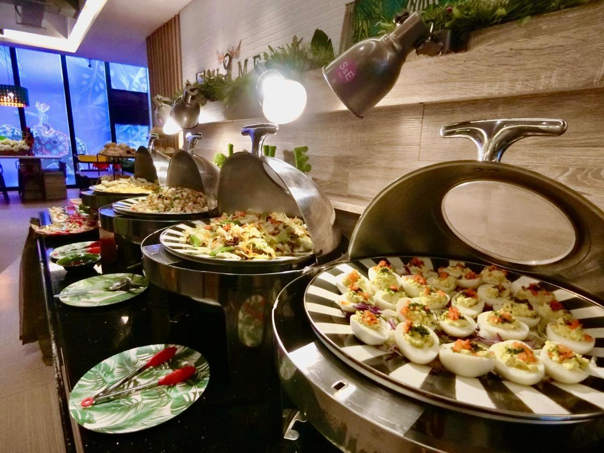 S&E Hotel Tainan Extérieur photo
