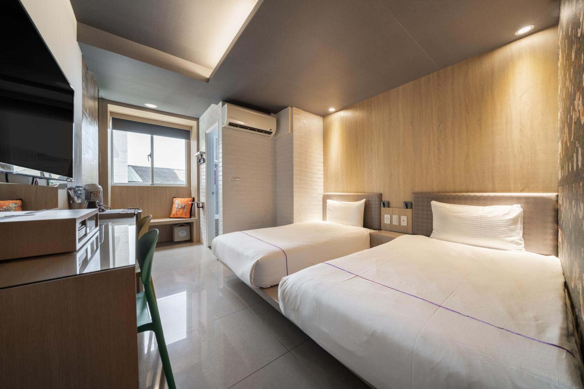 S&E Hotel Tainan Extérieur photo