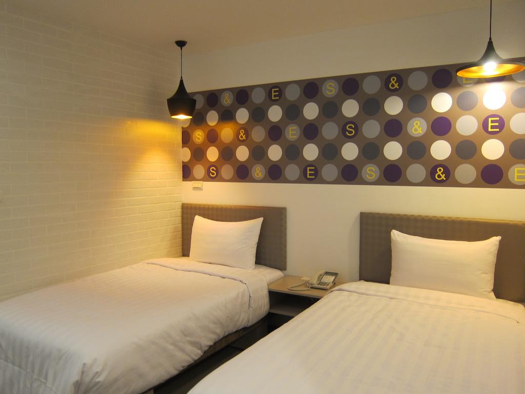 S&E Hotel Tainan Extérieur photo