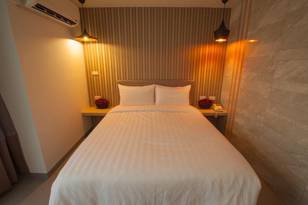 S&E Hotel Tainan Extérieur photo